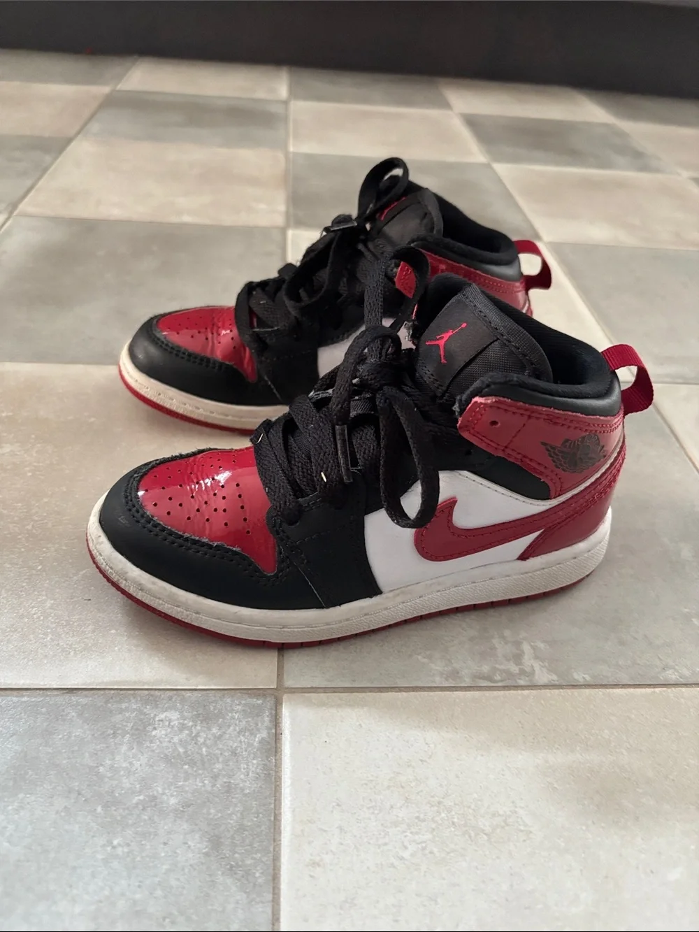 Jordan 1 mid SE 11 toddler Kids High-Top Sneakers in Black, Red, and White